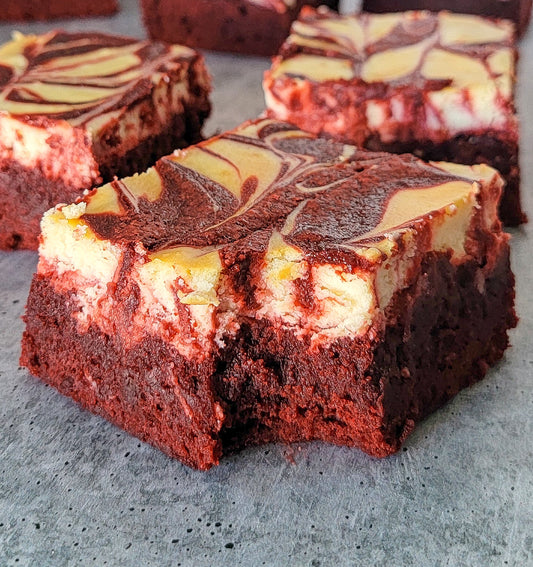 Red Velvet Cheesecake Brownie [February Exclusive]