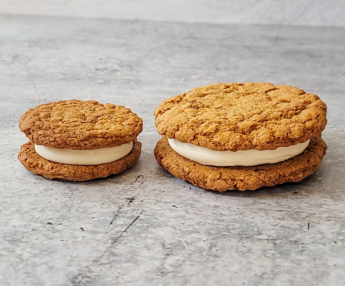 Large Oatmeal Creme Pie [June Exclusive]