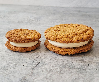 Large Oatmeal Creme Pie [June Exclusive]