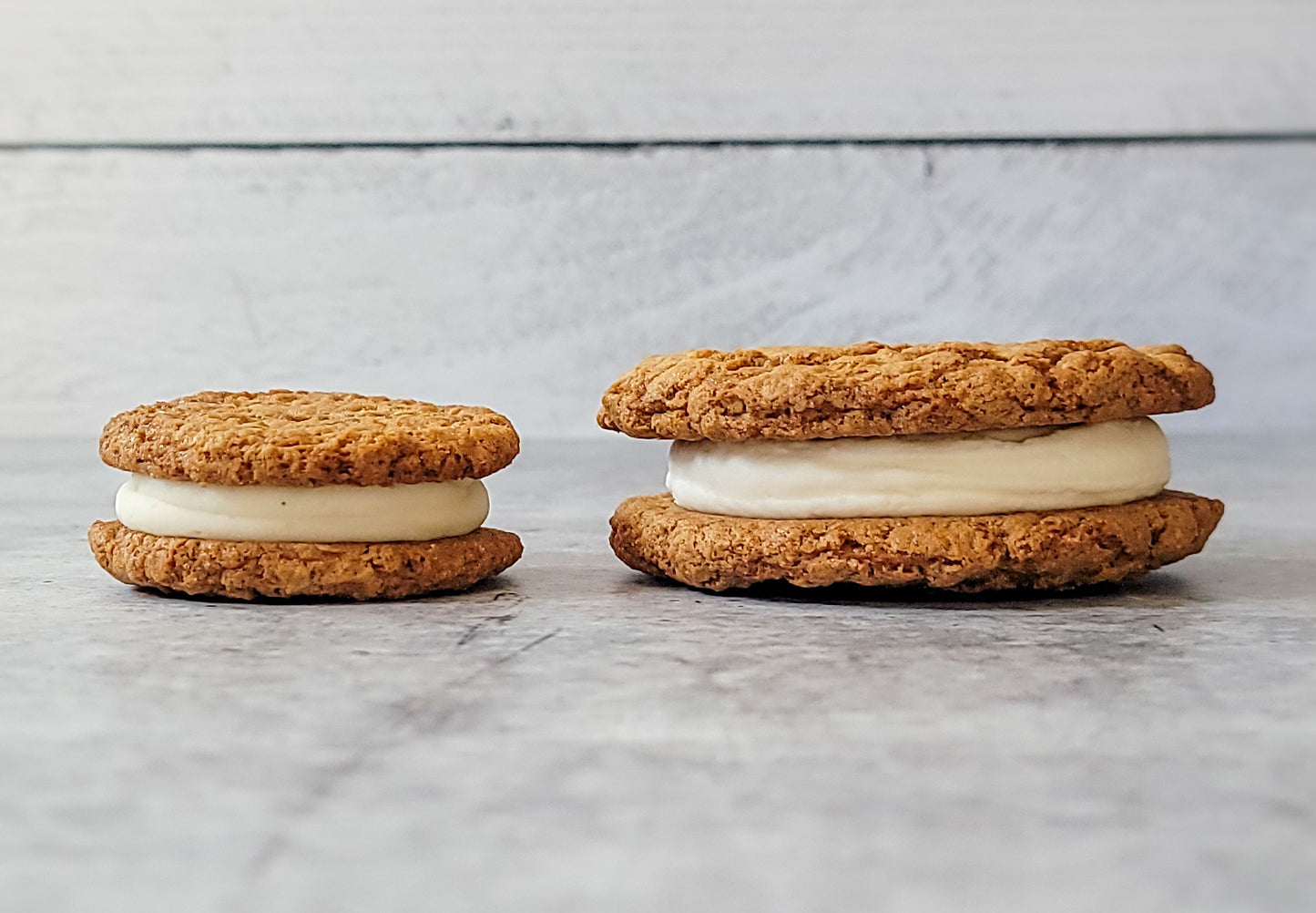 Large Oatmeal Creme Pie [June Exclusive]