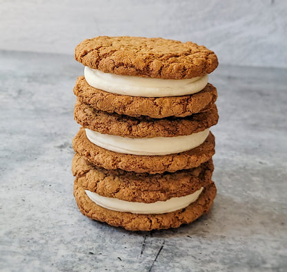Large Oatmeal Creme Pie [June Exclusive]