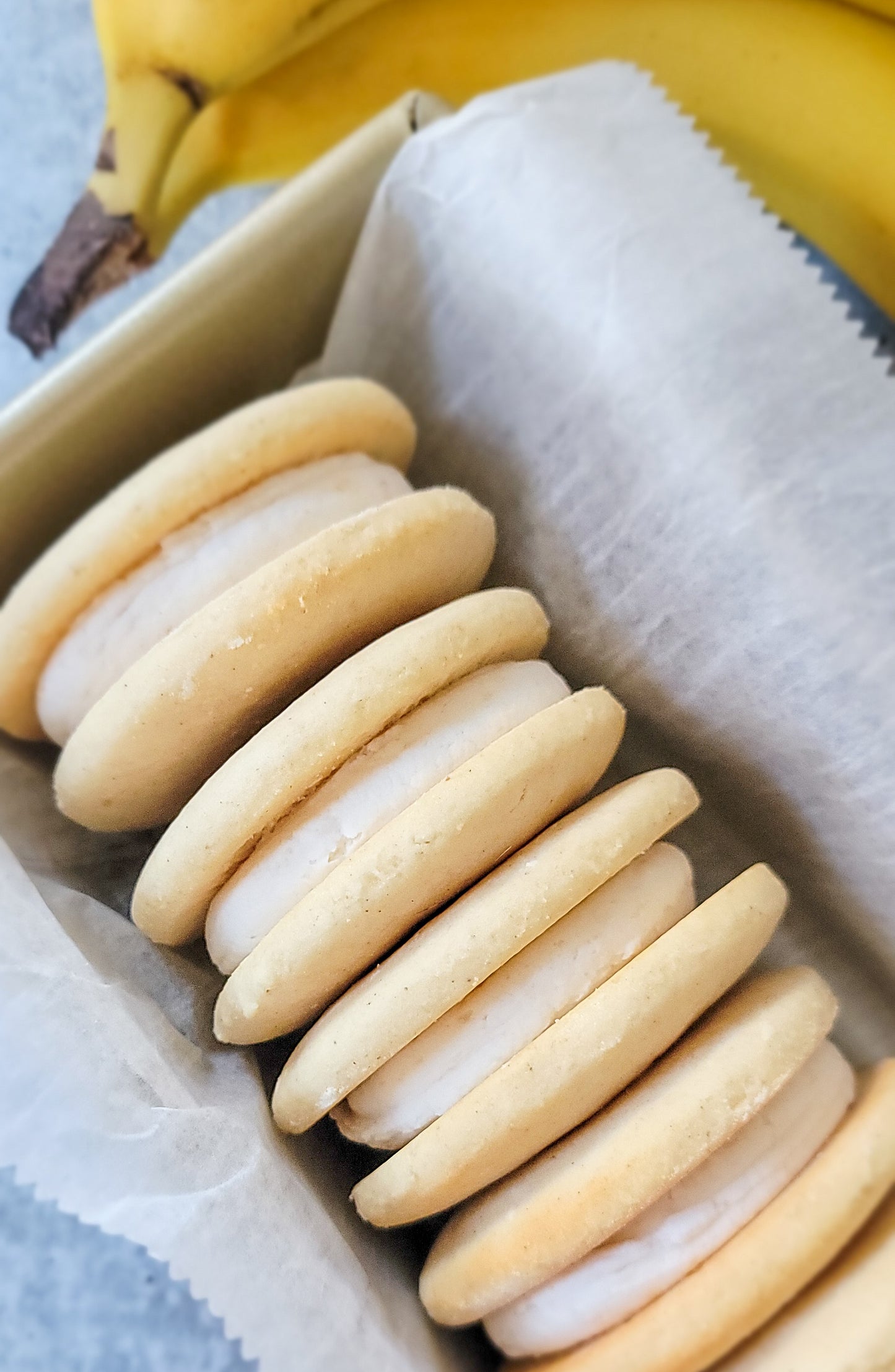 Banana Pudding Cookie Sandwich [July Exclusive]