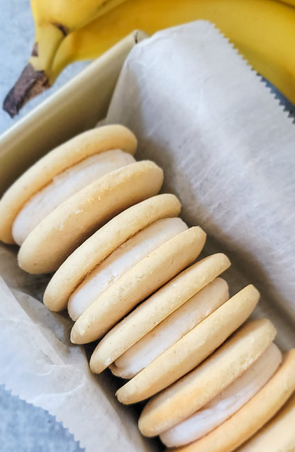 Banana Pudding Cookie Sandwich [July Exclusive]
